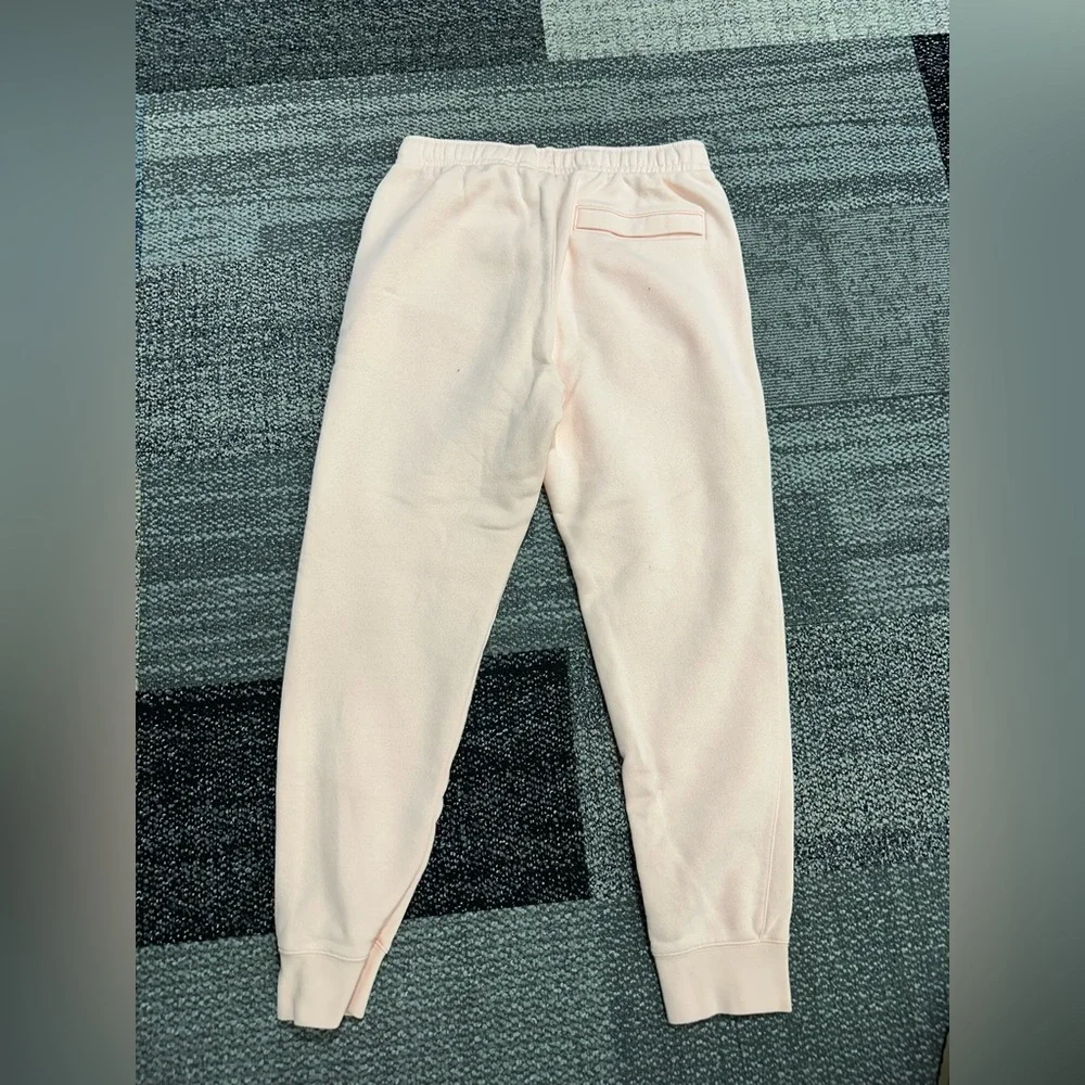 NWOT! Nike Club Sweatpants Peach Size-M - Picture 3 of 5